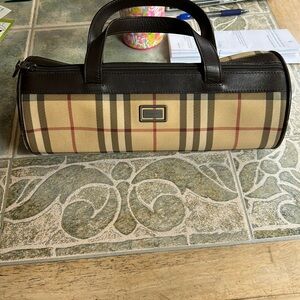 Brand: Burberry Color: Tan checked Burberry pattern